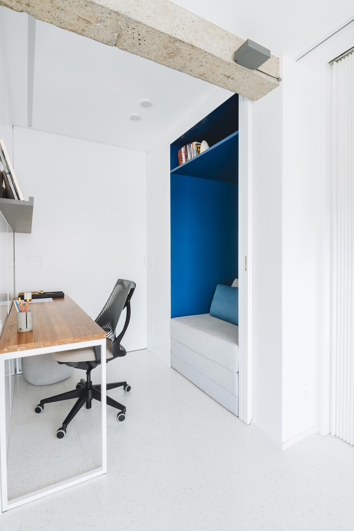04 apartamento duas cores living rawi arquitetura sao paulo