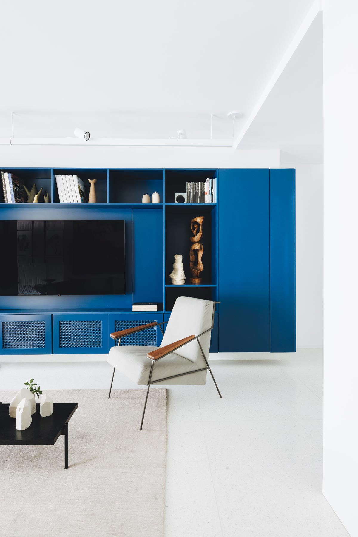 07 apartamento duas cores sala rawi arquitetura sao paulo