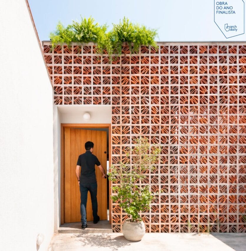 1 EM DIÁLOGO COM A CRÍTICA rawi arquitetura casa alegre