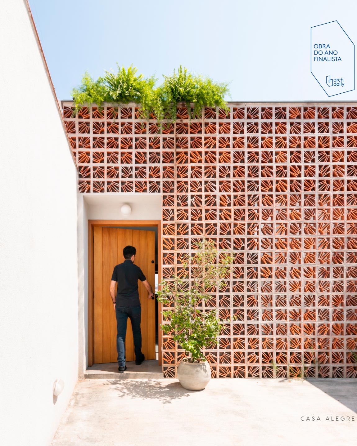 1 EM DIÁLOGO COM A CRÍTICA rawi arquitetura casa alegre